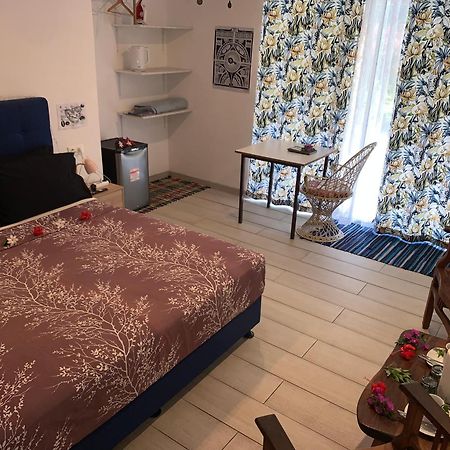 A Tomo Mai Homestay, Close To Airport, Private Bathroom Free Parking And Wifi With High Connection And Breakfast Optional Faaa Exterior foto