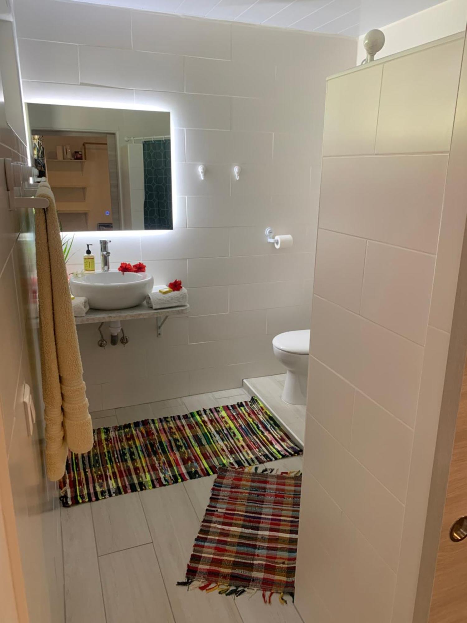 A Tomo Mai Homestay, Close To Airport, Private Bathroom Free Parking And Wifi With High Connection And Breakfast Optional Faaa Exterior foto