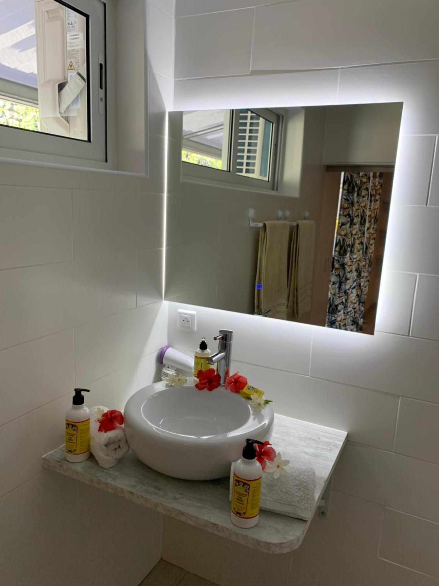 A Tomo Mai Homestay, Close To Airport, Private Bathroom Free Parking And Wifi With High Connection And Breakfast Optional Faaa Exterior foto