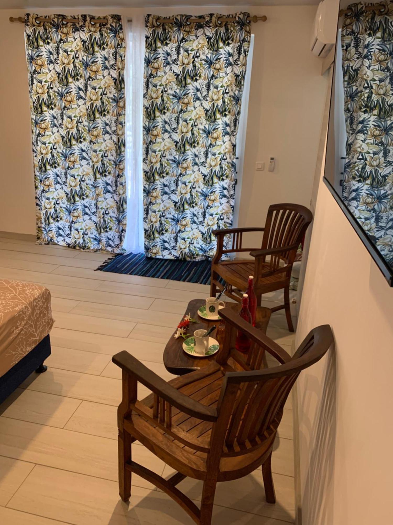 A Tomo Mai Homestay, Close To Airport, Private Bathroom Free Parking And Wifi With High Connection And Breakfast Optional Faaa Exterior foto