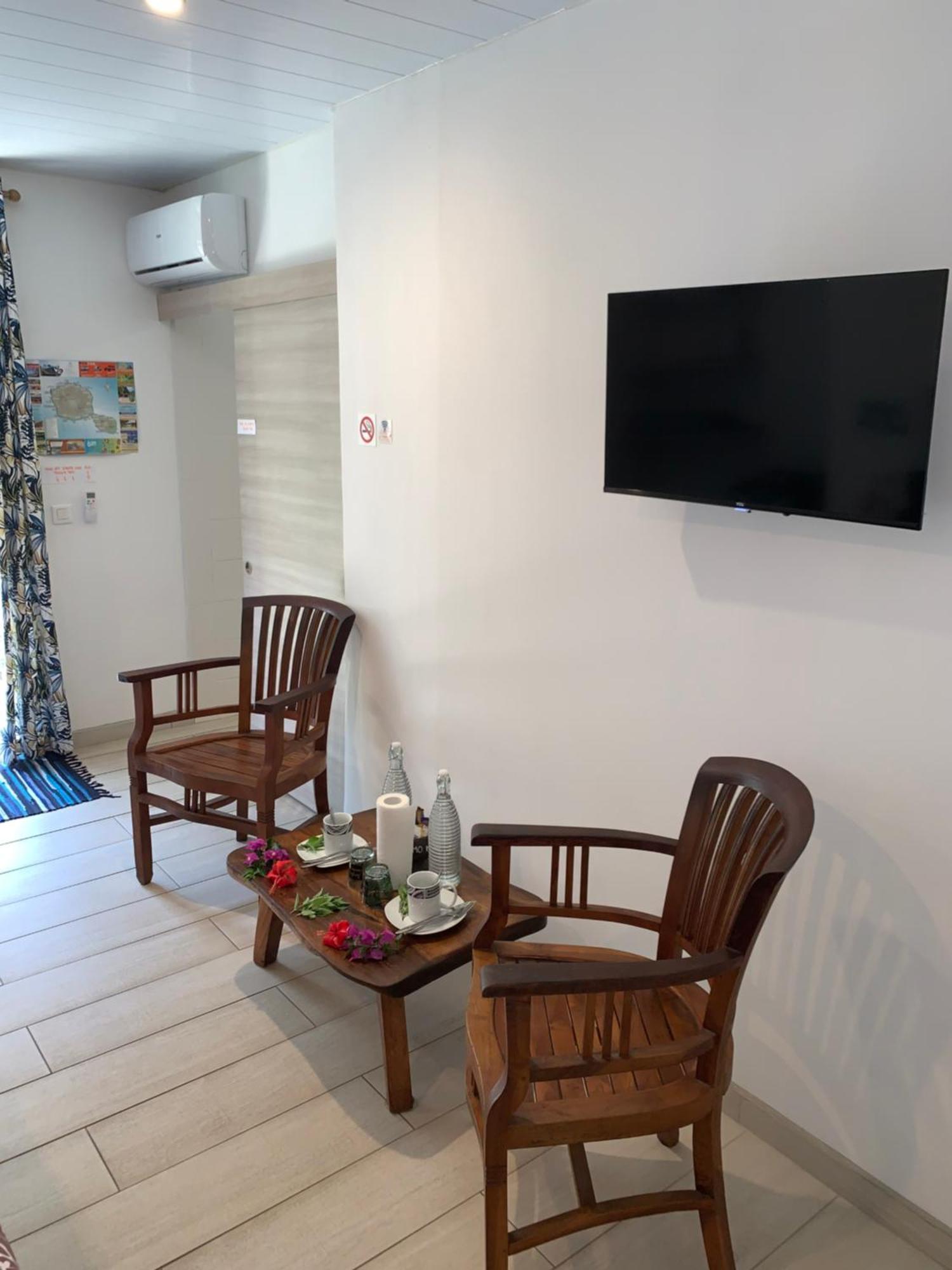 A Tomo Mai Homestay, Close To Airport, Private Bathroom Free Parking And Wifi With High Connection And Breakfast Optional Faaa Exterior foto